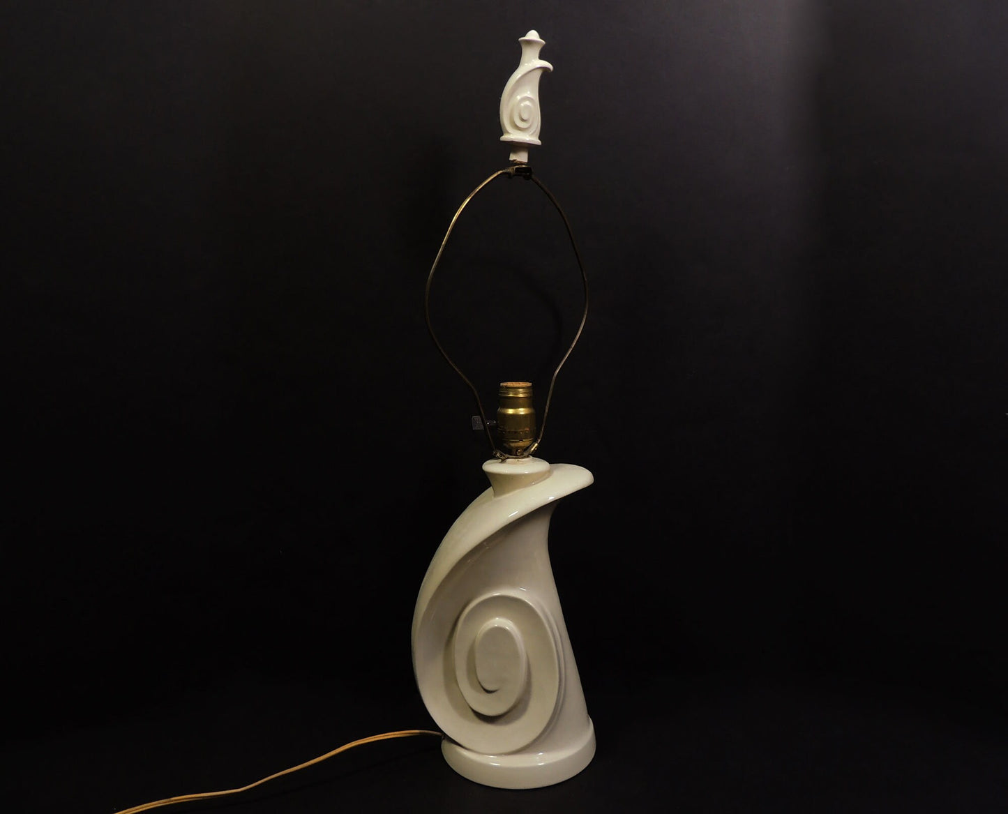 Vintage Art Deco Spiral Seashell design Ceramic Table Lamp