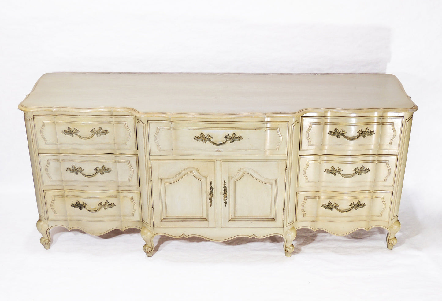 Large Rustic Thomasville Wood Dresser French Provincial