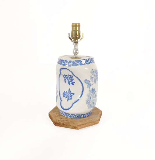 Vintage Oriental Collection Ceramic Art Table Lamp