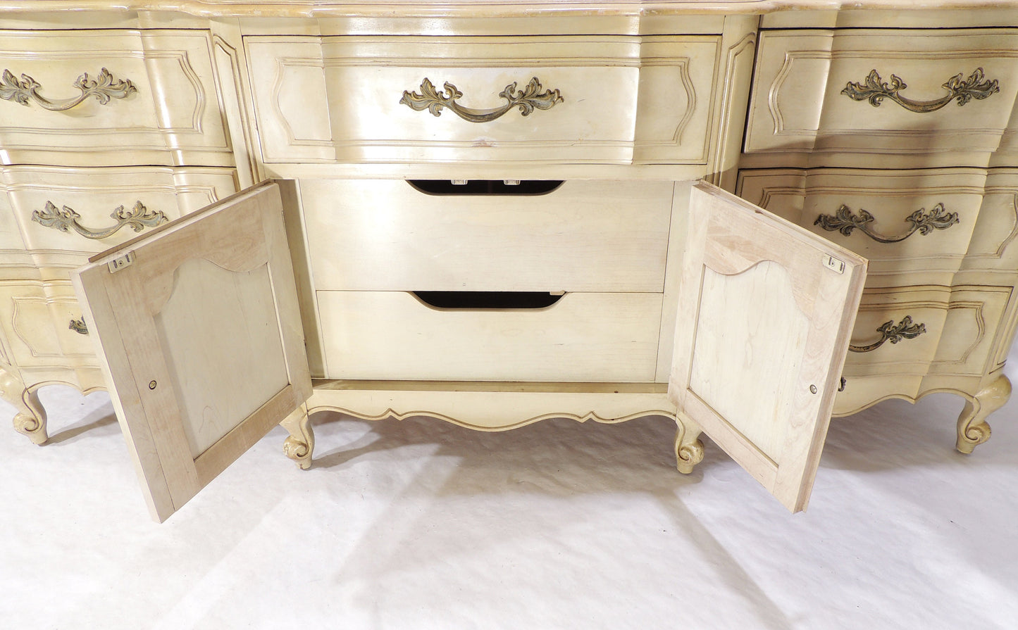 Large Rustic Thomasville Wood Dresser French Provincial