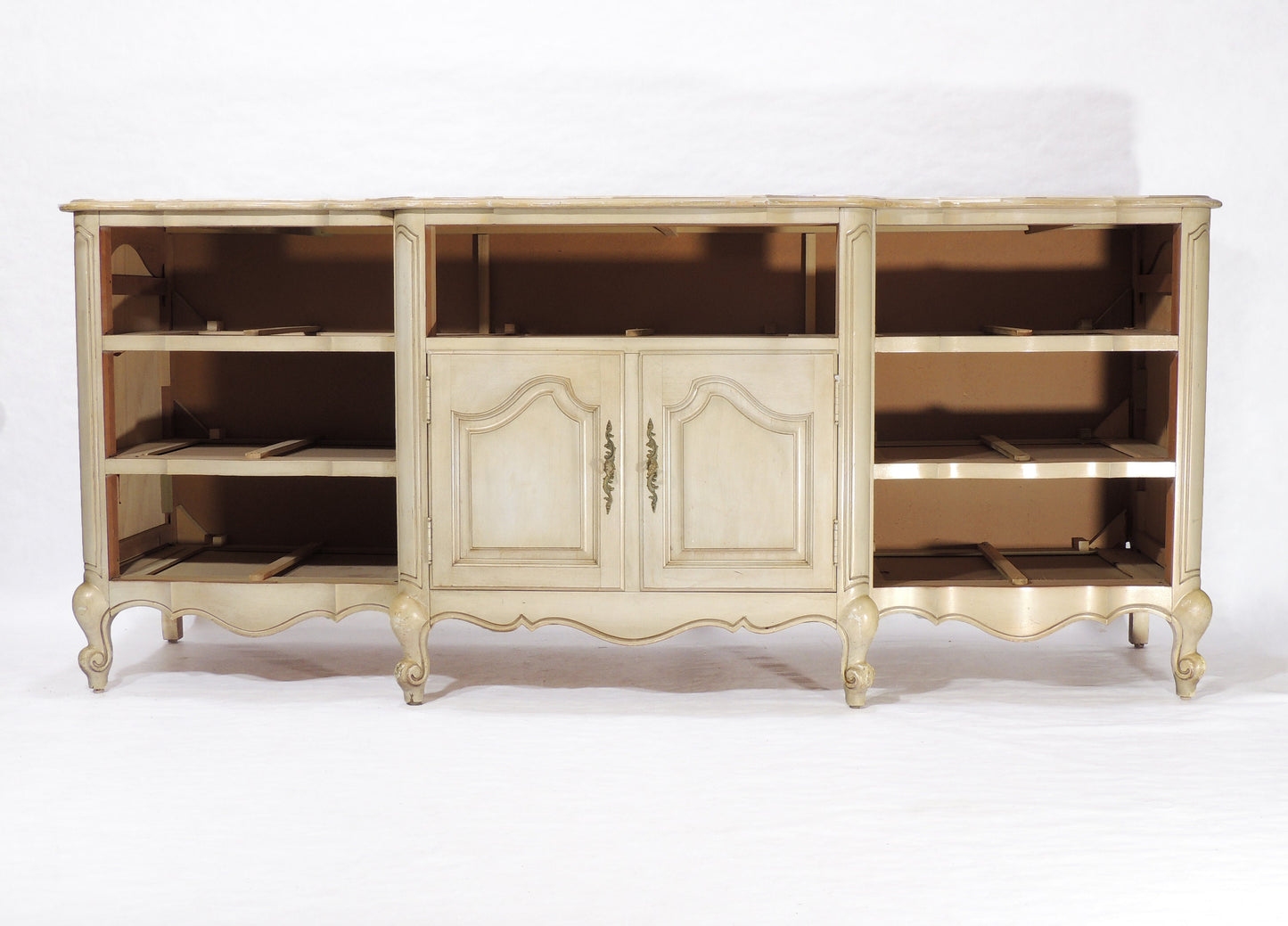 Large Rustic Thomasville Wood Dresser French Provincial