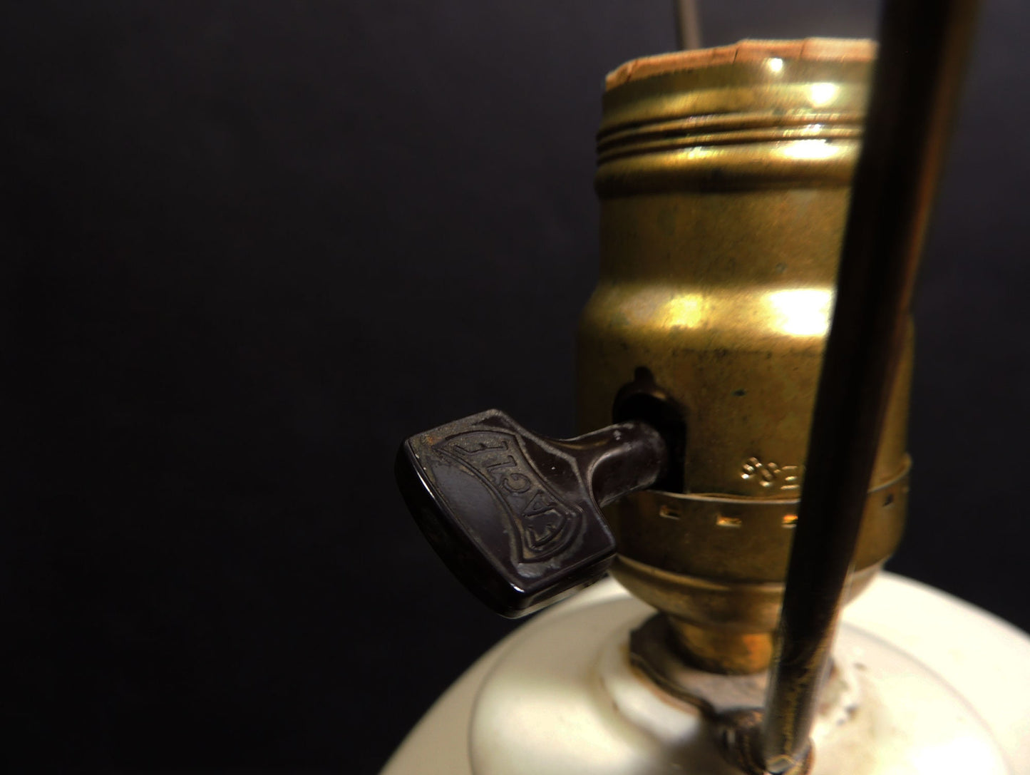 Vintage Art Deco Spiral Seashell design Ceramic Table Lamp