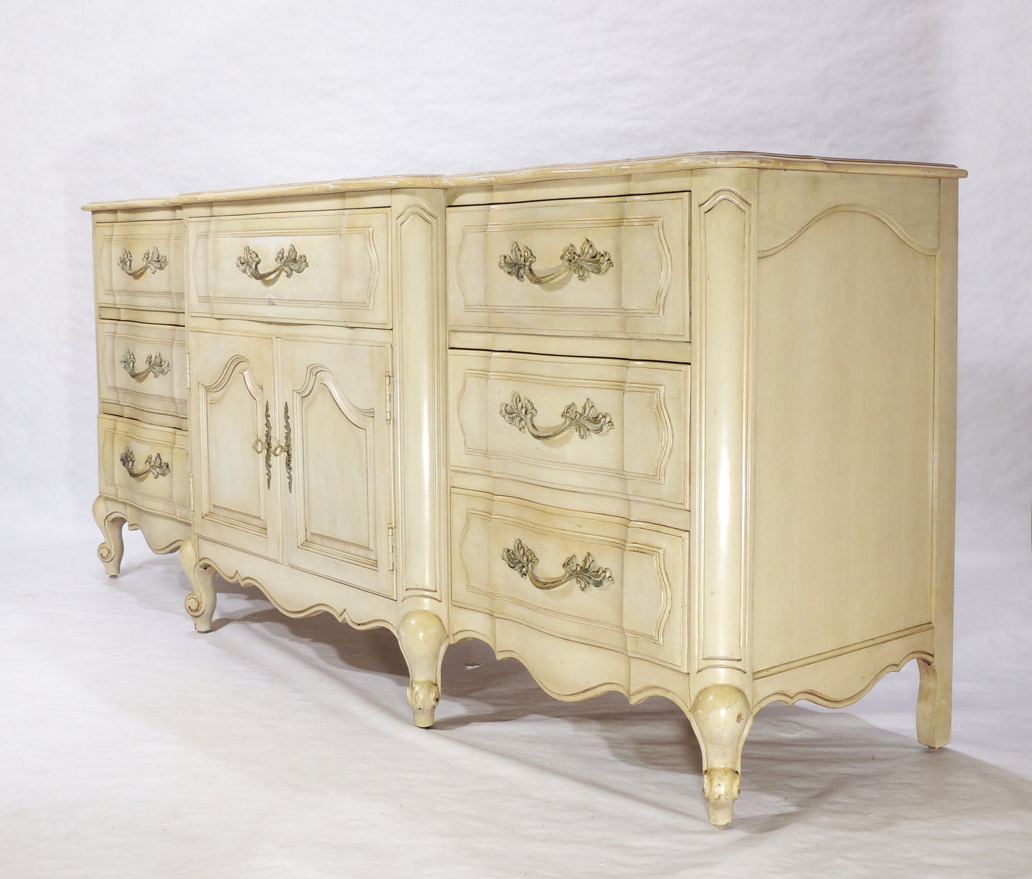 Large Rustic Thomasville Wood Dresser French Provincial