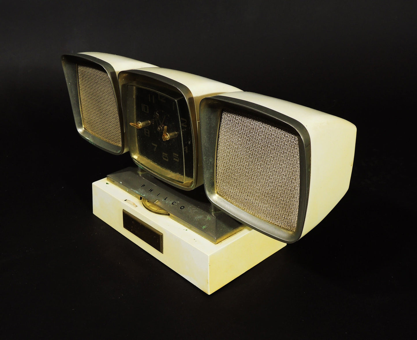Modernist Era Space Age Design Philco Two Speakers Battery Powered Rustic Radio Clock