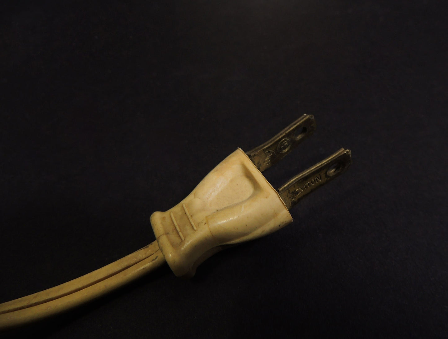 Vintage Art Deco Spiral Seashell design Ceramic Table Lamp