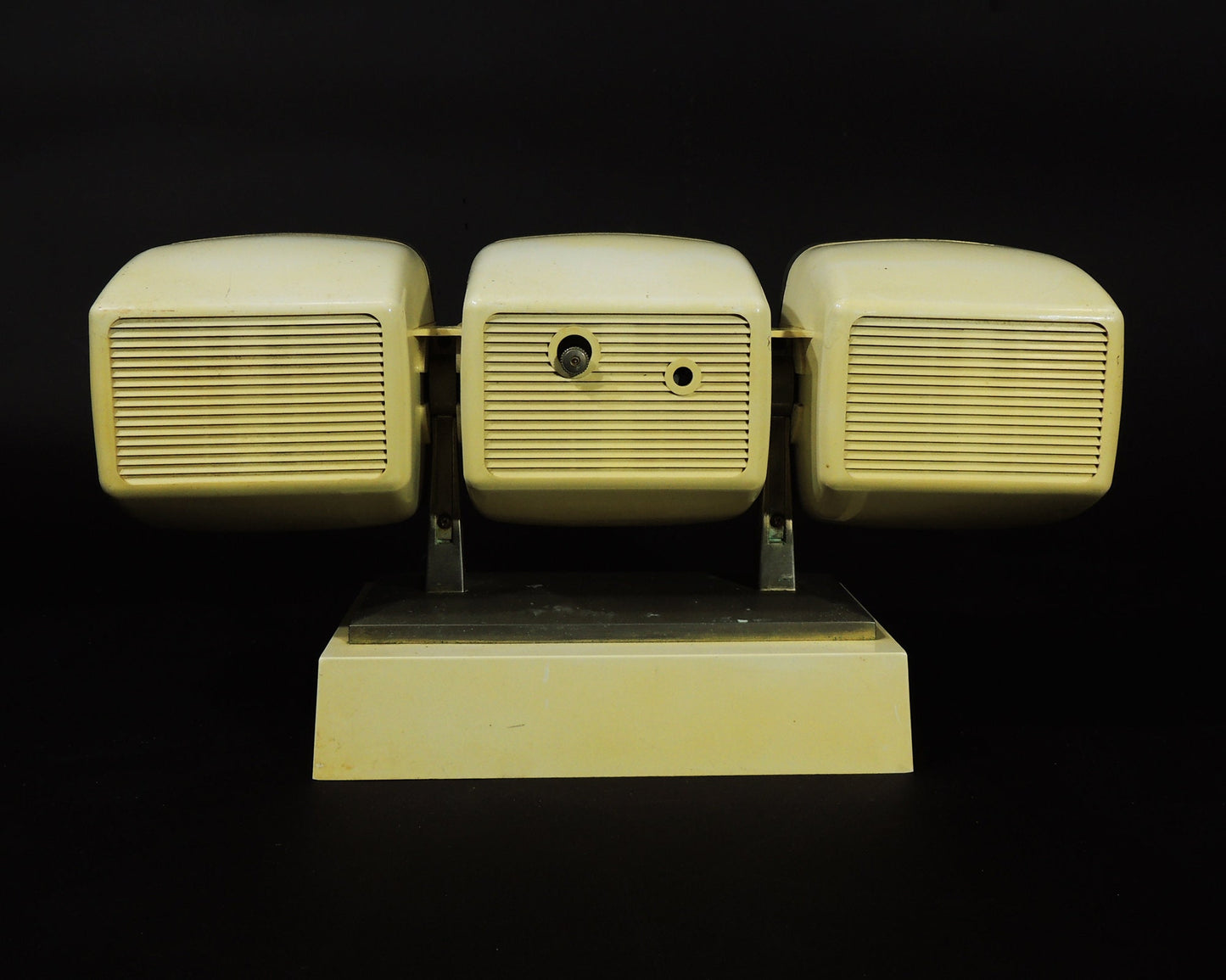 Modernist Era Space Age Design Philco Two Speakers Battery Powered Rustic Radio Clock