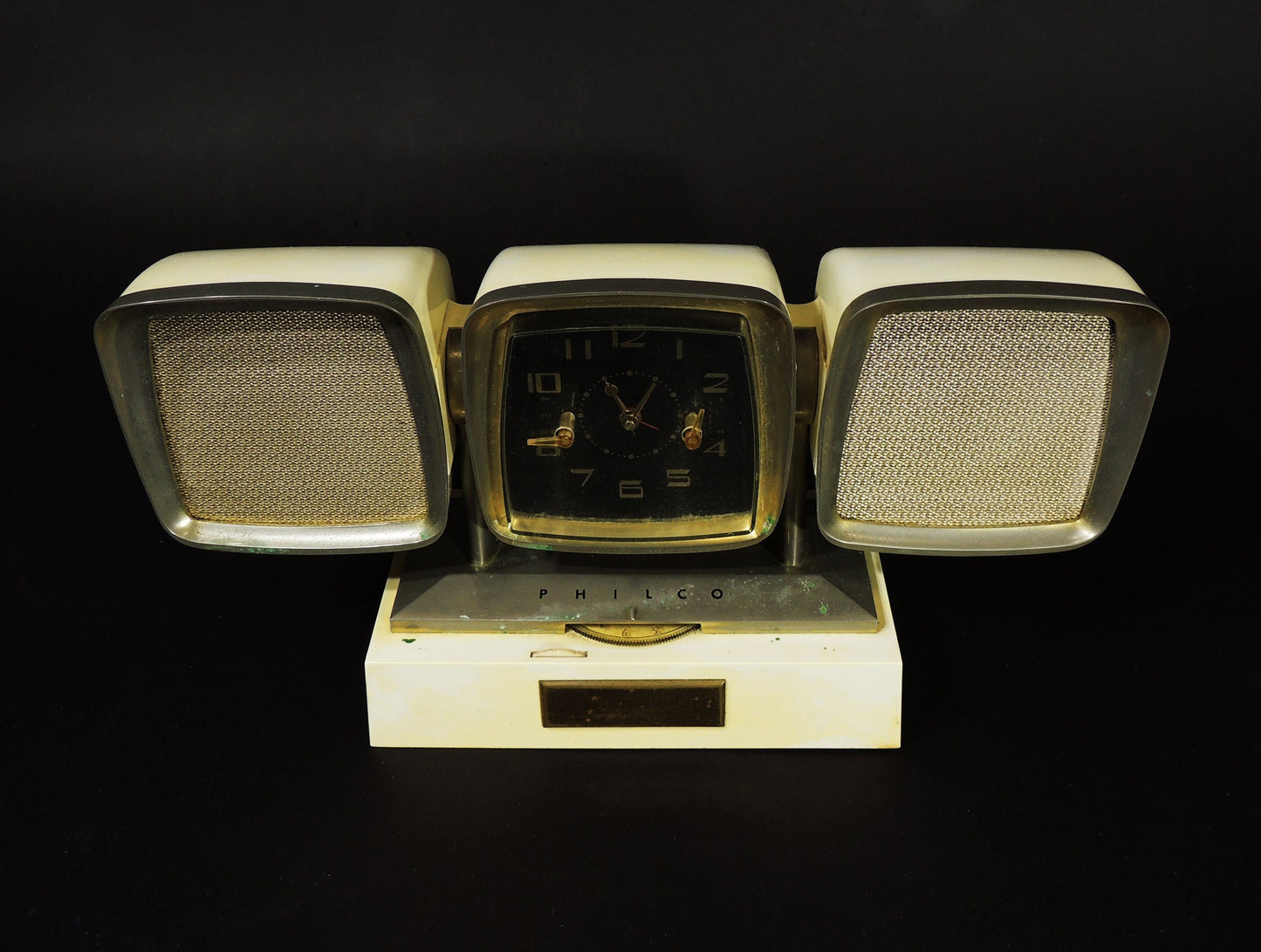 Modernist Era Space Age Design Philco Two Speakers Battery Powered Rustic Radio Clock