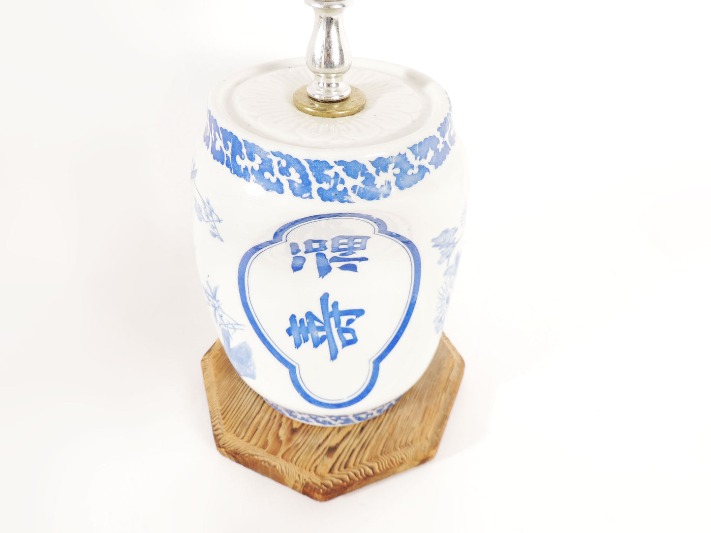 Vintage Oriental Collection Ceramic Art Table Lamp