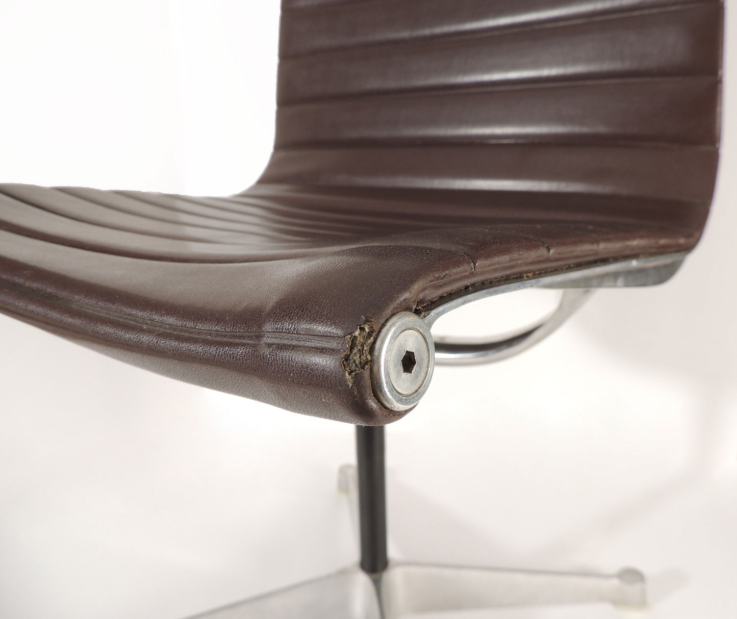 Original Vintage Eames for Herman Miller Aluminum Brown Vinyl Chair