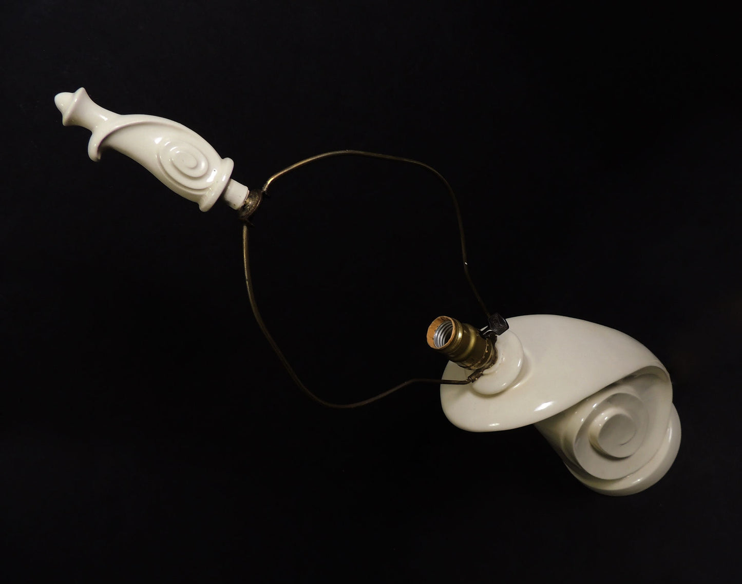 Vintage Art Deco Spiral Seashell design Ceramic Table Lamp